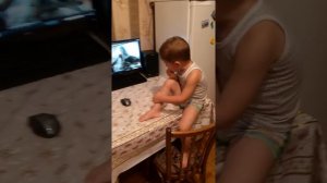Ребенок плачет что не попал на свадьбу родителей