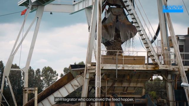 Sandvik CH420 cone crusher and QA451 Doublescreen at Helmbacher quarries, France смотреть онлайн