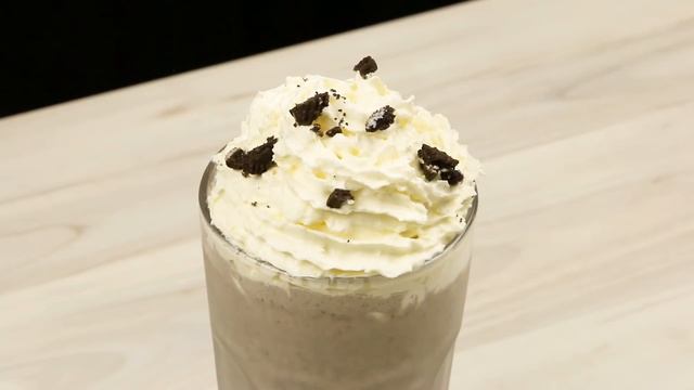 Молочный коктейль с ОРЕО и КИТКАТ всего за 5 минут. Невероятно вкусно | Десерт| FoodLove смотреть онлайн