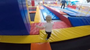 Детское видео. Батутный центр Небо Москва. Children's video. Trampolining center sky Moscow