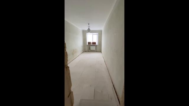 БЮДЖЕТНЫЙ ремонт В УБИТОЙ КВАРТИРЕ 3: сухая стяжка (насыпной пол) и новая электрика. смотреть онлайн