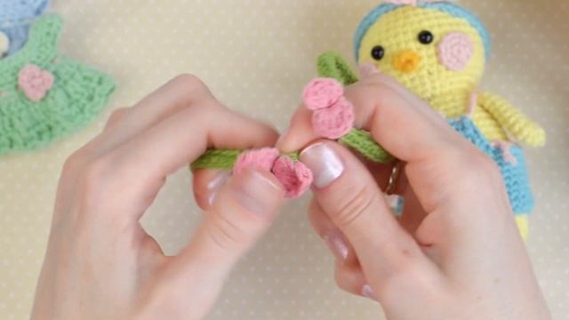 Уточка Лалафанфан примеряет одежду. Будут ли ещё МК по вязанию одежды для игрушек? смотреть онлайн