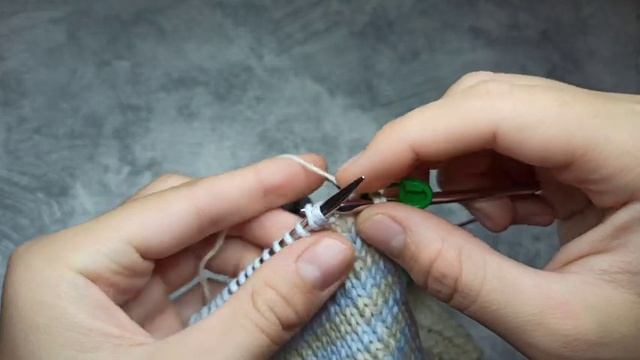 Топ спицами из остатков летней пряжи