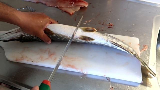 ФИЛЕ ИЗ ЩУКИ ! КАК БЫСТРО РАЗДЕЛАТЬ ЩУКУ !