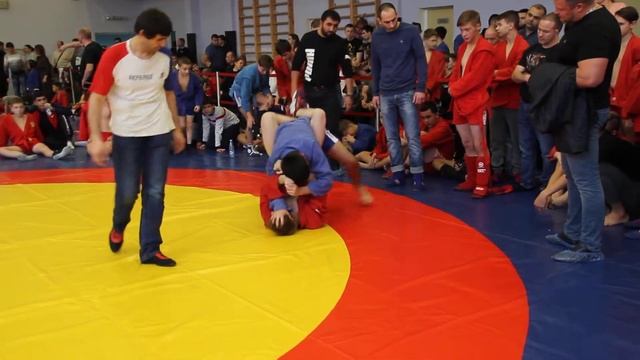 Схватка соперников Епихина Кирилла в разделе борьба - Чемпионат Москвы по боевому Самбо смотреть онлайн