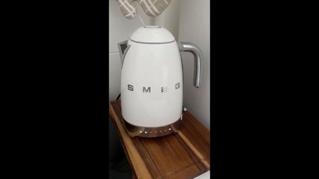 Smeg KLF04BLEU чайник, обзор