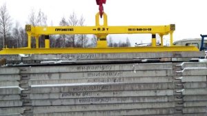 Траверса для подъема дорожных плит.