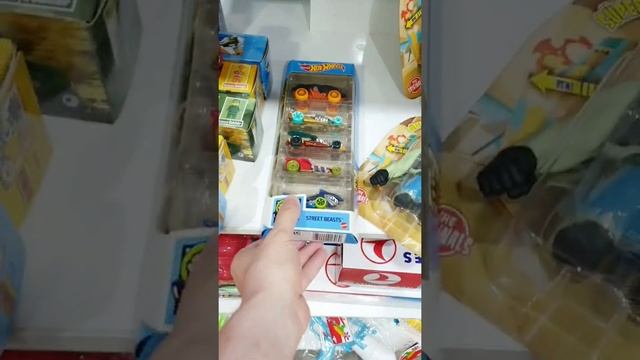 Чем УДИВИЛИ ПЛЯЖНЫЕ магазины !? Охота на редкие Хот Вилс на море ! смотреть онлайн