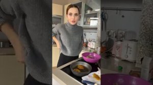 Александра Поснова готовит драники и отвечает на вопросы. Прямой Эфир 10.04.2020 Инстаграм