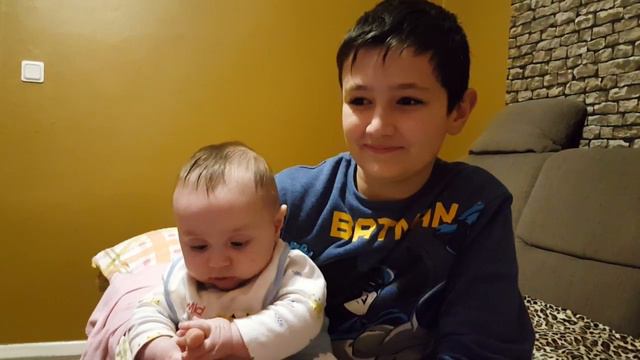 Аспи. Младший братик как слизняк )) смотреть онлайн