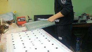 Разбор телевизора LG 42la620v для замены подсветки. Полное видео. Без обрезки. Ремонт в живую.