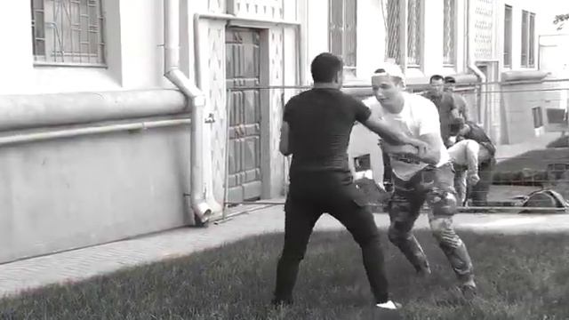 EDWARD BIL / БОРЬБА С ЦЫГАНАМИ смотреть онлайн