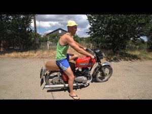 Заводим мотоцикл СССР Иж Юпитер 5 после зимы