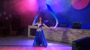 Наталья Юркова – танец с голубыми вейлами