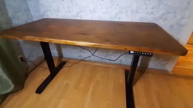 Стол с регулируемой высотой черный