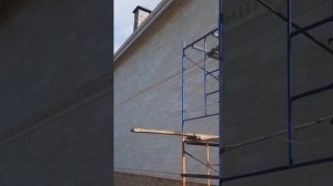 Процесс облицовки дома природным Дагестанским камнем