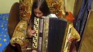 Ангелина 9 лет играет на баяне"Катюша". Развитие мелкой моторики