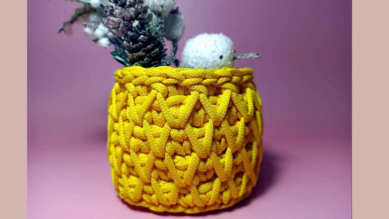 Корзинка из шнура узором "соты"