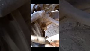 Замена тормозных колодок на 190м мерседесе.
