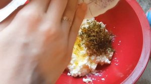 Что делать с прокисшим молоком? Творожно-сырные лепешки без затрат