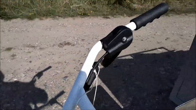 Мотоблок в деле, перевозим старые доски на дрова смотреть онлайн