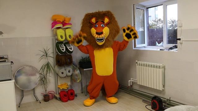 Лев Алекс Мадагаскар ростовая кукла | Изготовление ростовых кукол iClowns смотреть онлайн