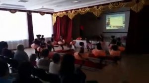 Танец кошки ходят без одёжки выступление в школе