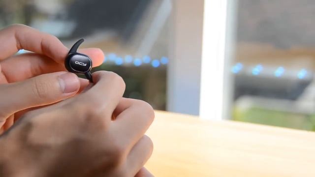 Комфортные Беспроводные Наушники QCY QY19. Подходят даже для маленьких ушей. смотреть онлайн