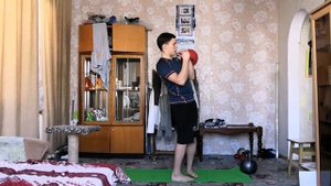 Толчок гири. Техника выполнения, плюсы и минусы упражнения.