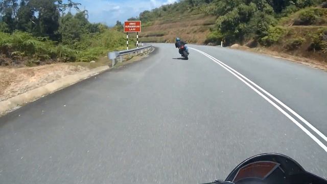 Kawasaki Z900 - Having some fun on Sg. Koyan route смотреть онлайн