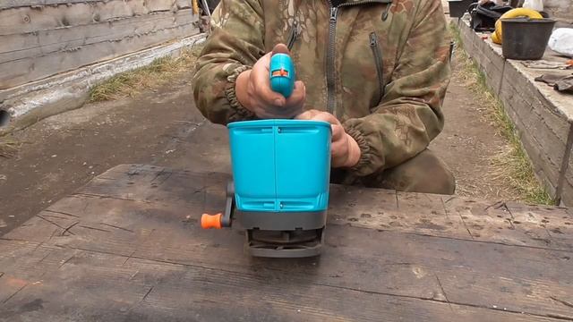 Сеялка для мелких семян.Идеальна для посева сидератов.