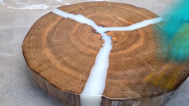 Loft-style coffee tables made of sawn oak and epoxy resin смотреть онлайн