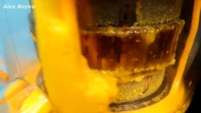 Можно ли выжать сок из мандариновых корочек? Эксперимент! Бедная соковыжималка. alex boyko смотреть онлайн