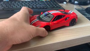 Обзор моделей Ferrari, 488 GTB от Bburago и 488 Pista от Maisto в 1:24