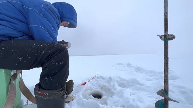 Секреты зимней рыбалки! Посмотри перед тем как выходить на лед! смотреть онлайн