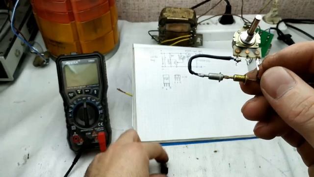 Супер-Простой регулируемый блок питания! Своими руками! 8 деталей! смотреть онлайн