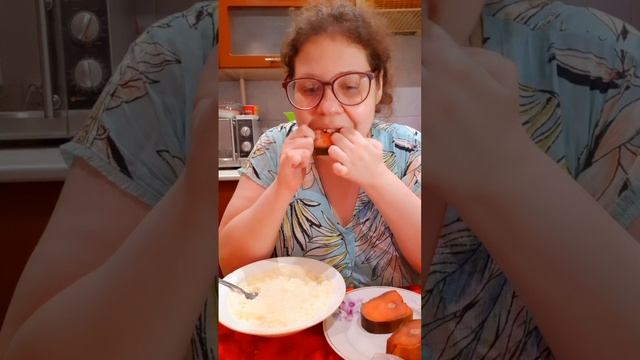 Мукбанг Рисовая каша и Копчёная Горбуша/От чего диарея?