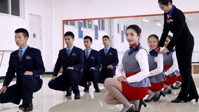 Суровые тренировки стюардесс в Китае смотреть онлайн