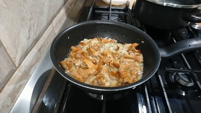Суп з лисичками та Куркою ? Soup with chanterelles and chicken.