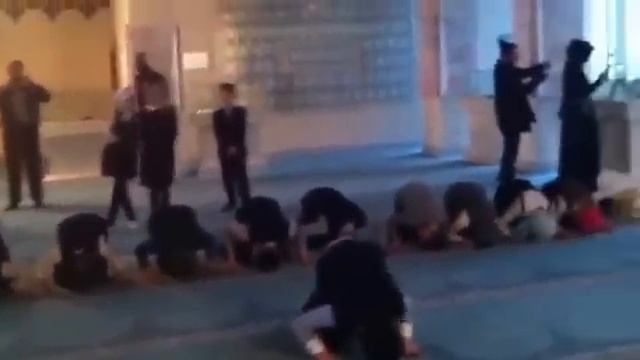 В московских мечетях приучают с детства молиться РУССКИХ детей.
