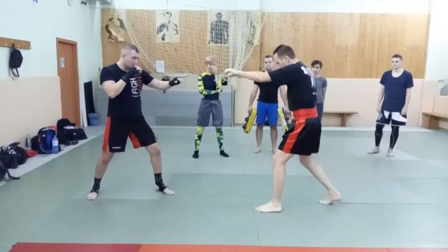 Двойка прямых + Лоу или мидл кик смотреть онлайн