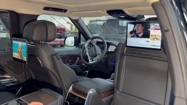 Мониторы задним пассажирам на примере Range Rover L460 смотреть онлайн