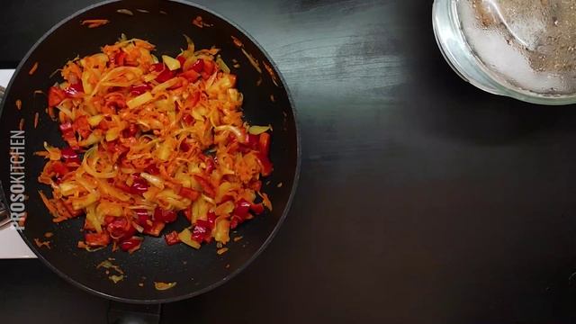 Готовим дома азиатские блюда: салат с фунчозой, габаджоу из свинины и рис по-тайски