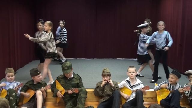 Новая гуманитарная школа.'Катюша'.Танец.4 класс.2009