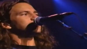 Eddie Vedder / Mike McCready - Masters of War (Bob Dylan Tribute) 10/16/92