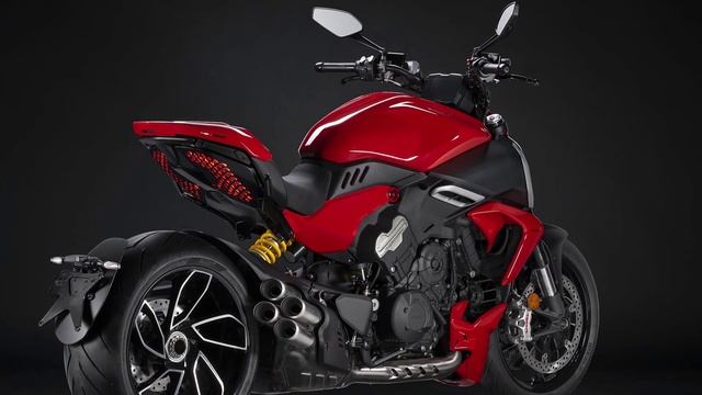 2023 Ducati Diavel V4 Rides with The Devil | V4 Granturismo Engine 1158 cc | Monocoque Frame