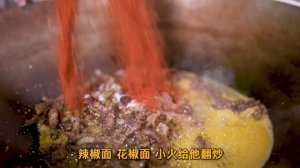 【超小厨】天天被逼着干农活？6斤麻辣牛肉干改善生活，和媳妇喝两口小酒爽歪歪！