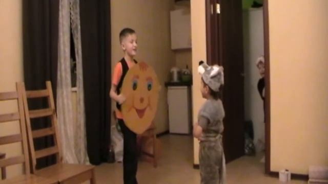 Колобок (детская домашняя постановка на Новый год) смотреть онлайн