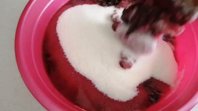 Джем из чёрной смородины.