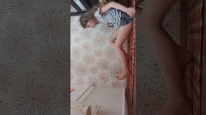 Учу делать шпагат и поднимать выше ногу